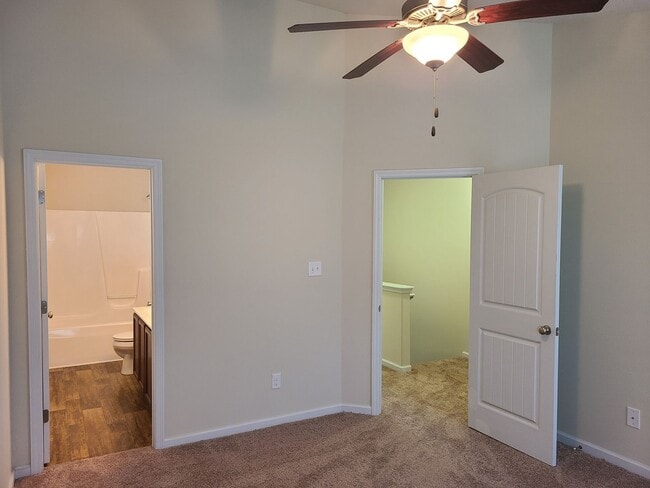 Building Photo - 2 bedroom, 2.5 bath unfurnished townhouse in Holly Ridge - Beacon Woods Community