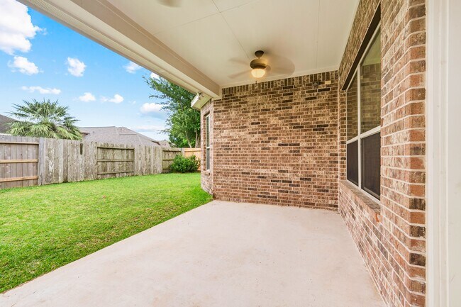 Building Photo - 18315 E Willow Oak Bend Dr