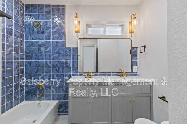 Building Photo - 2105 Tremont Ave