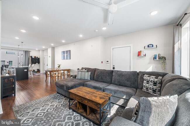 Building Photo - 1640 N 5th Ct