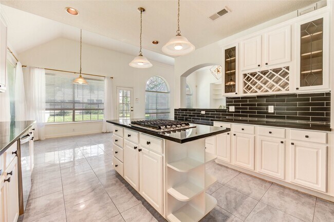 Building Photo - 8803 Memorial Creek Dr