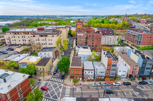 Building Photo - 282 St Pauls Ave