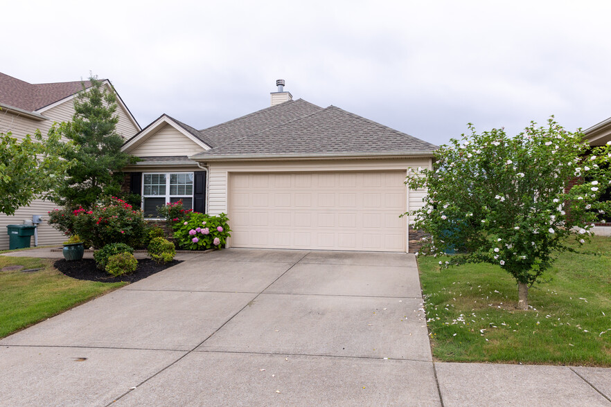 Front - 644 Pemberton Dr