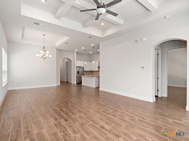 Building Photo - 530 Carriage House
