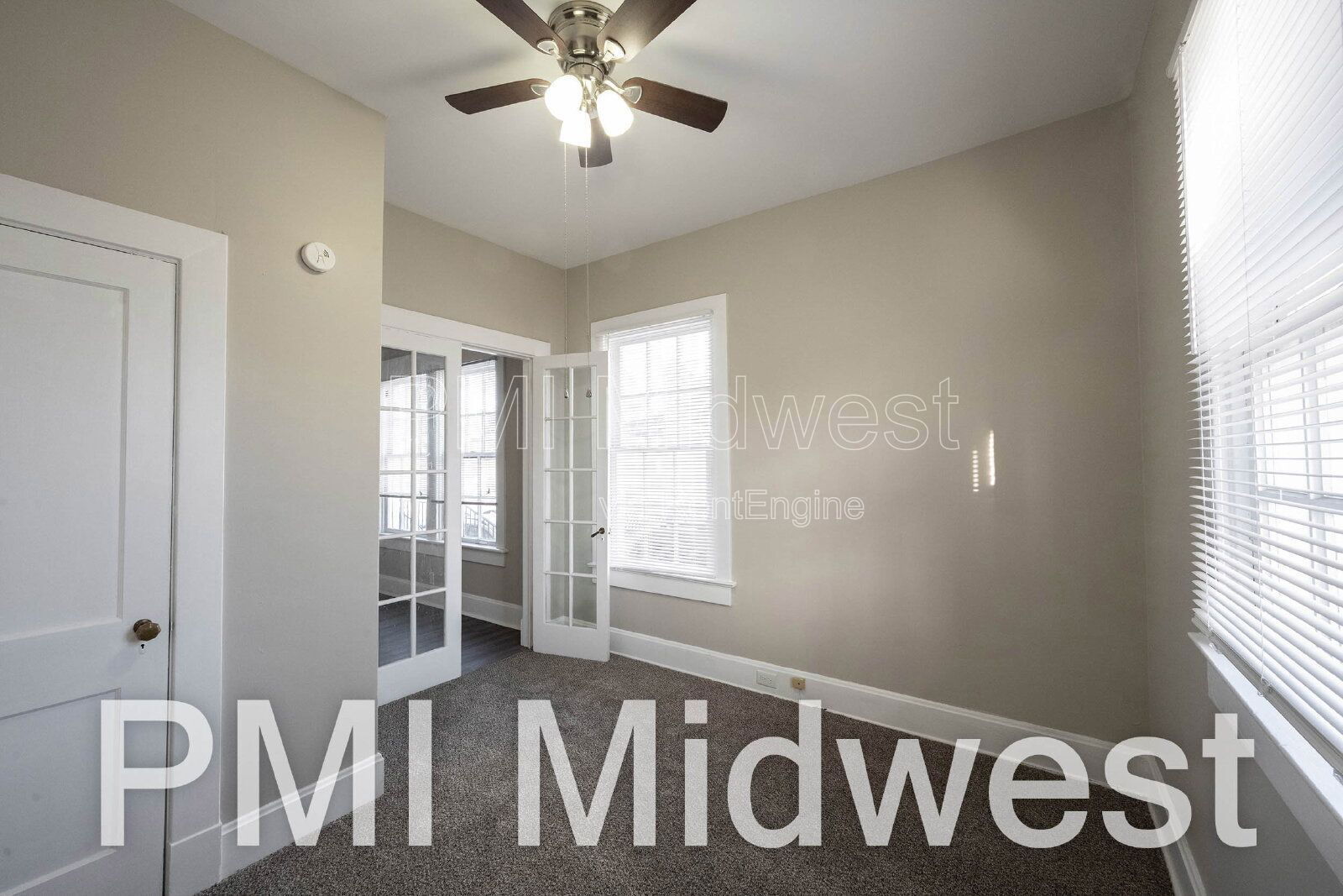 Building Photo - 125 E 17th St