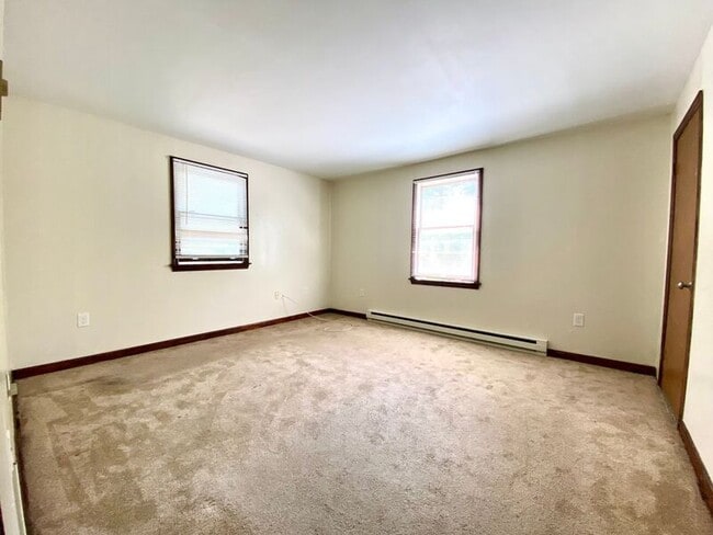 Building Photo - 48-50 Rifle St