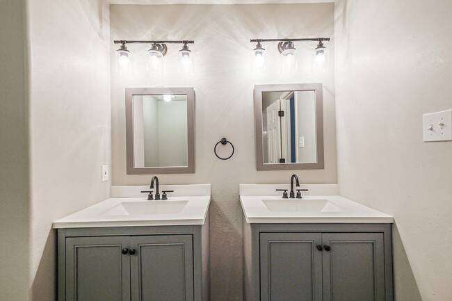 Building Photo - 12402 Greenmesa Dr