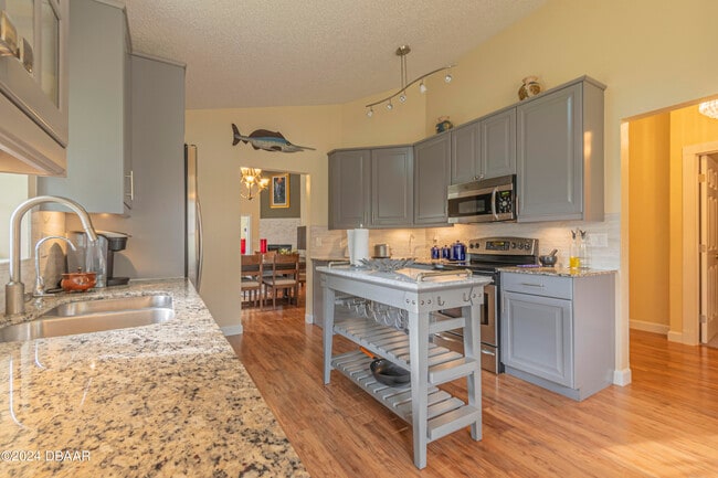 Building Photo - 6236 Clover Bend Dr