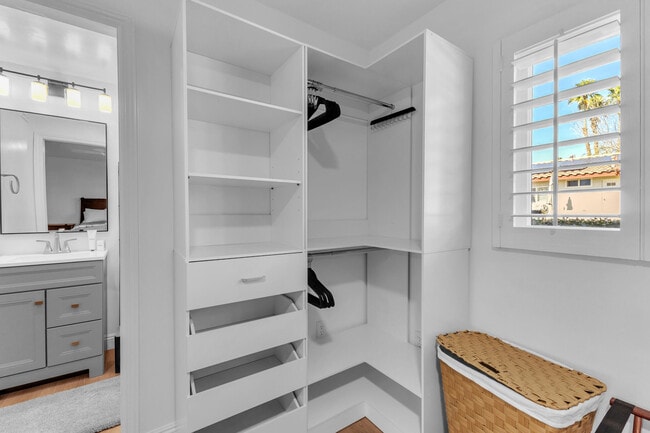 Building Photo - 75250 Vista Huerto