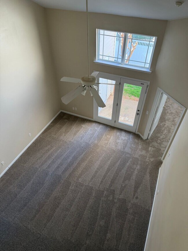 Building Photo - Lovely 3 Bedroom 2.5 Bath Townhouse | Leasing Special Available!