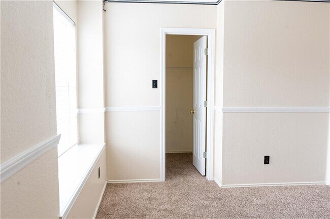 Building Photo - 1608 Diana Dr