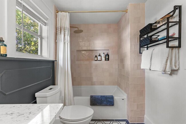 Building Photo - 519 E Ashby Pl