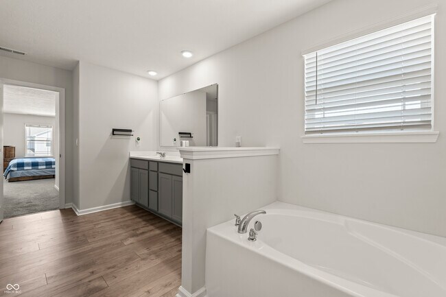 Building Photo - 1399 Hat Band St