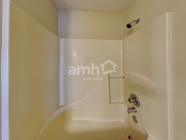 Building Photo - 6002 Candlewick Dr