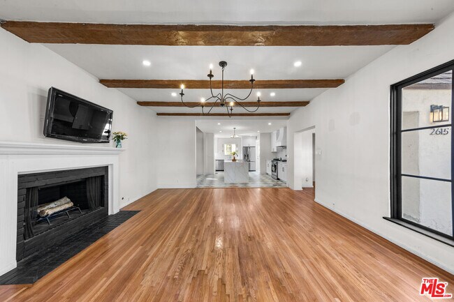 Building Photo - 2615 Canyon Dr