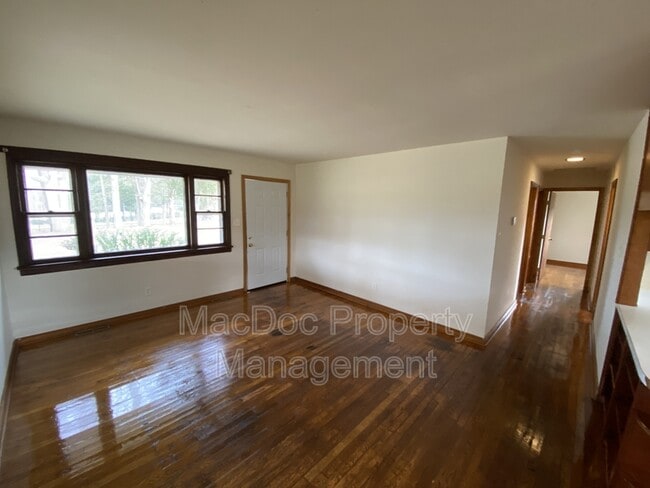 Building Photo - 10532 Robert E. Lee Drive