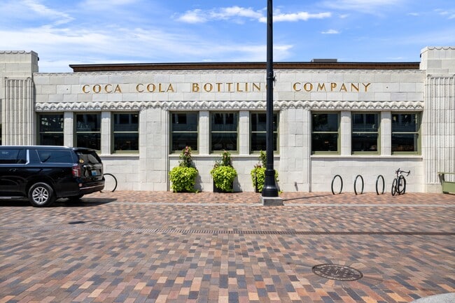 Building Photo - 1009 N Park Ave