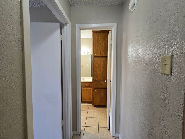 Building Photo - 2214 Wheeler Ave