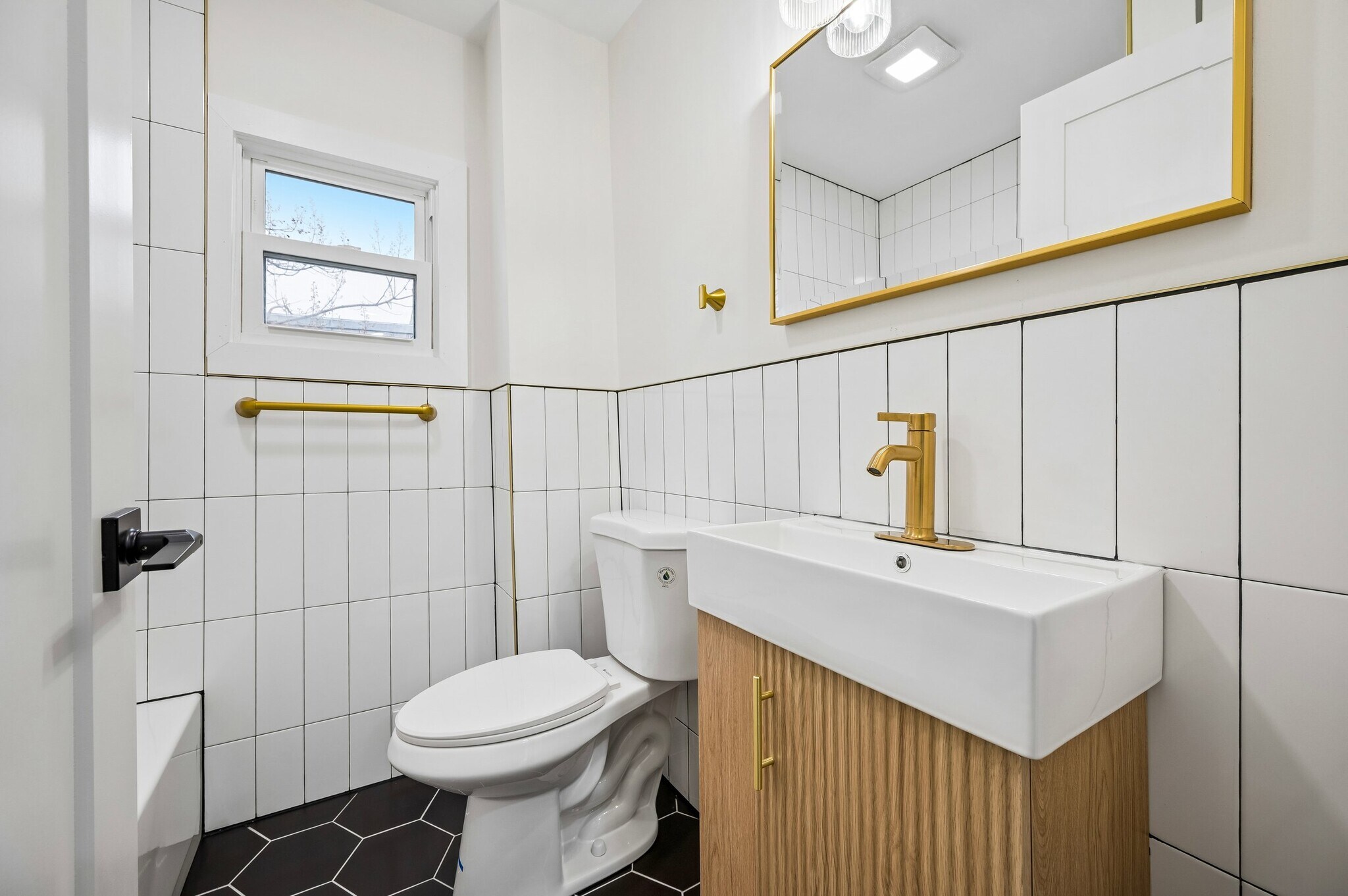 Building Photo - 1702 N Stillman St