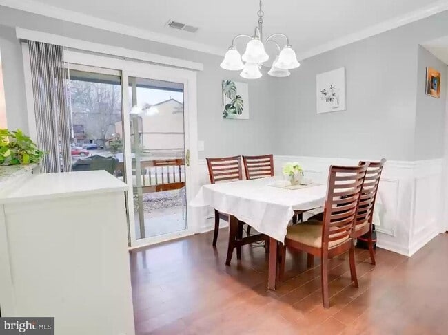 Primary Photo - 3121 Sayre Dr