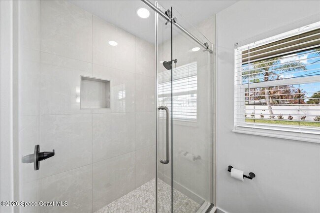 Building Photo - 122 1st Ave