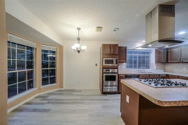 Building Photo - 143 W Village Knoll Cir