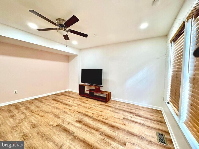 Building Photo - 597 Primus Ct