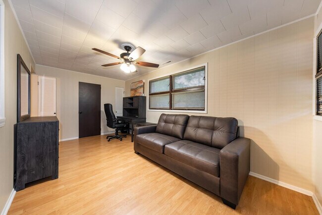 Building Photo - 234 N Hamilton St