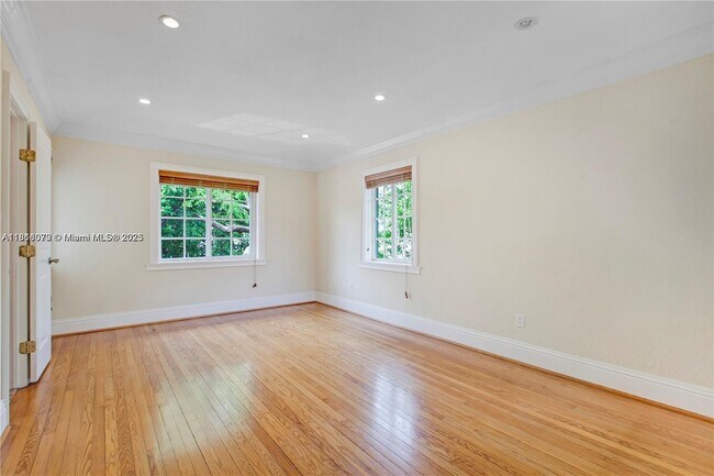 Building Photo - 1551 West Ave