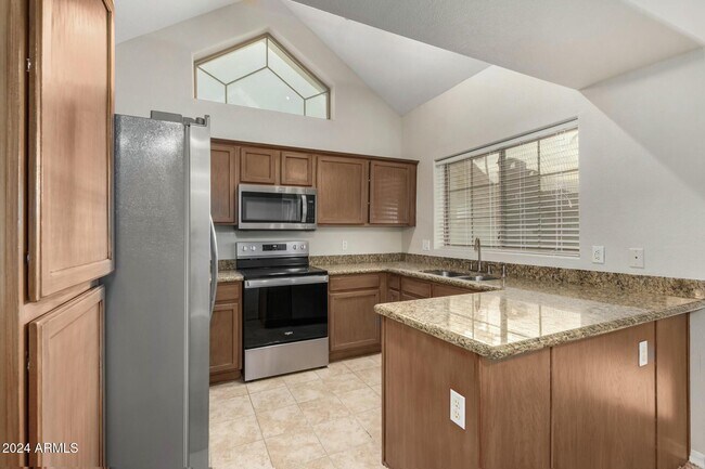 Building Photo - 2801 N Litchfield Rd