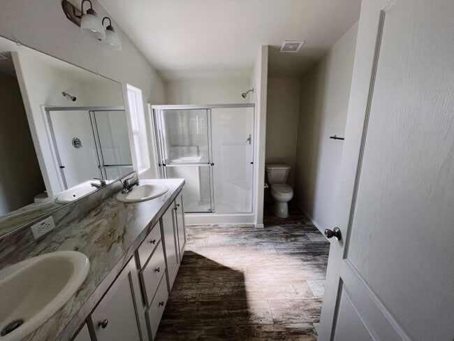 Building Photo - 4400 W Florida Ave