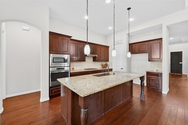 Building Photo - 5629 Grove Cove Dr