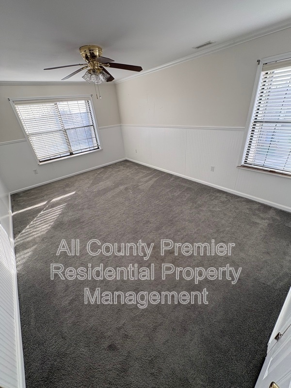 Building Photo - 409 Hidden Village Dr