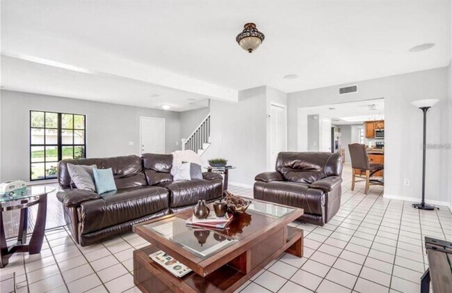 Building Photo - 16208 Pebblebrook Dr