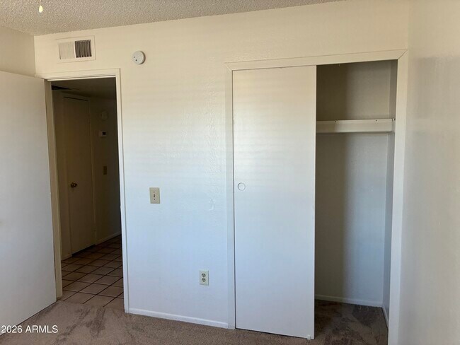 Building Photo - 5915 W Tierra Buena Ln
