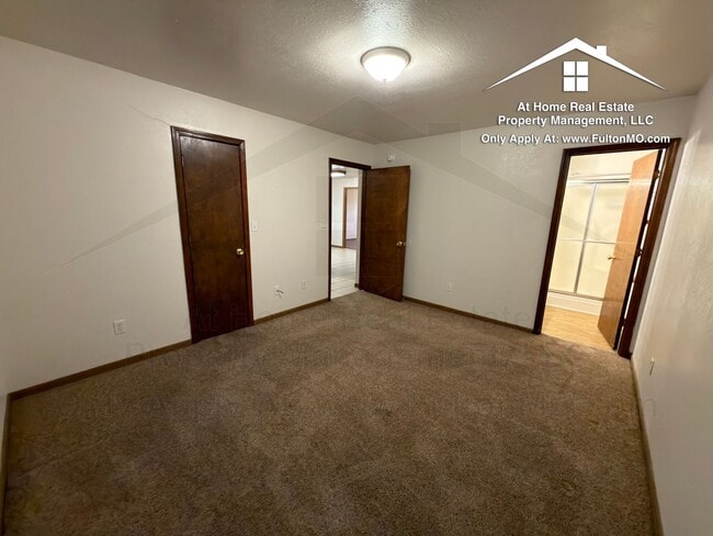 Building Photo - Sabre Circle 497–499 Duplex