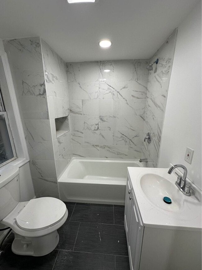 Building Photo - 216 Crane St