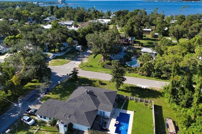 Building Photo - 3900 W 17th St