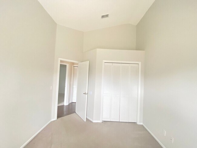 Building Photo - Lake Mary!  Ready to Move in!! Spacious 4/...