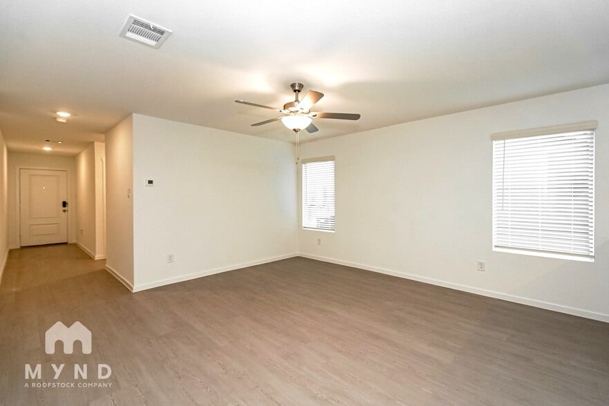 Building Photo - 2656 Mistwood Dr