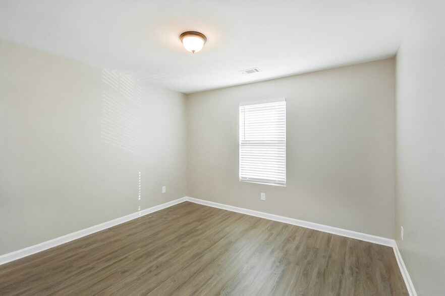 Building Photo - 4047 Clay Ct SE