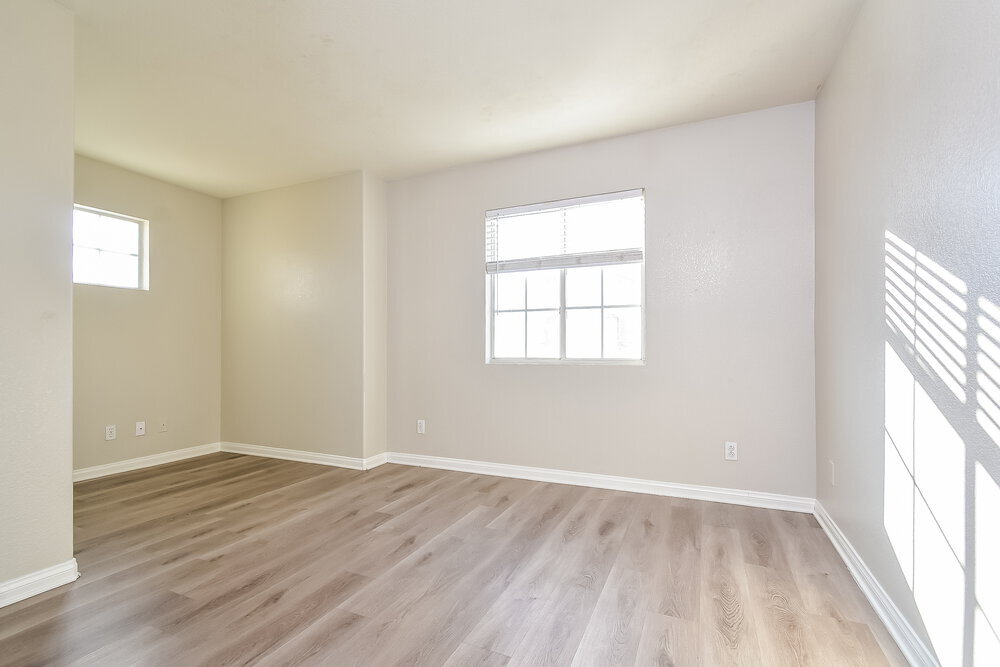 Building Photo - 4950 Attitude Ct