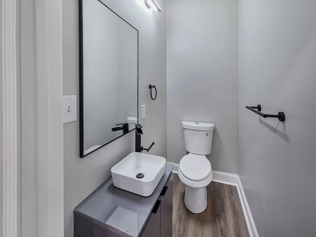 Building Photo - Beautifully Renovated 4 Bedroom Home in th...