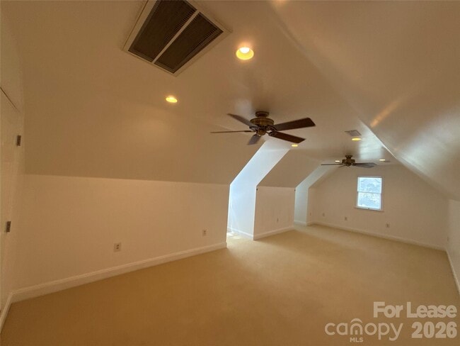 Building Photo - 2649 Willowbrook Dr