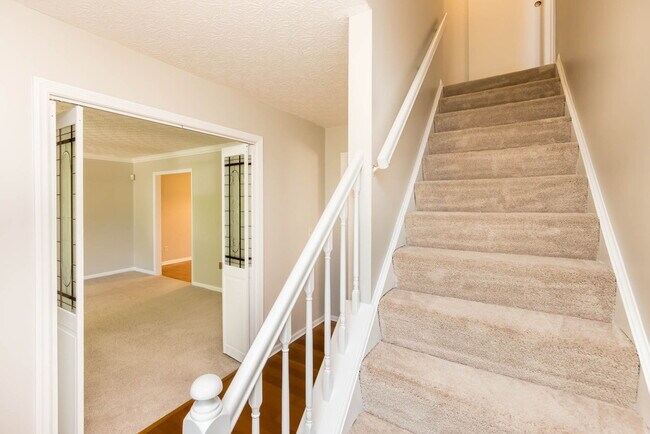 Building Photo - 8047 Simfield Rd