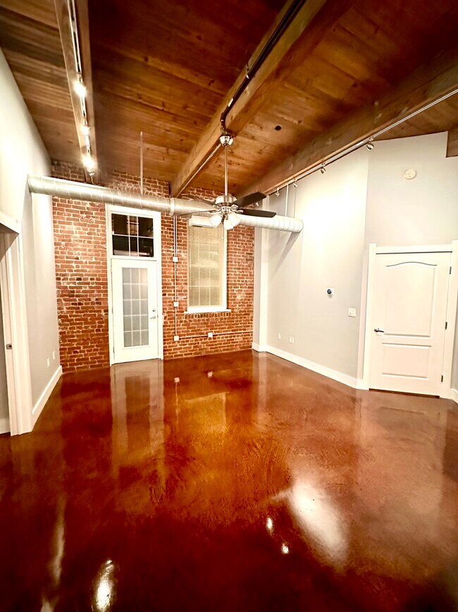 Immaculate Condition! - 55 S Harding St