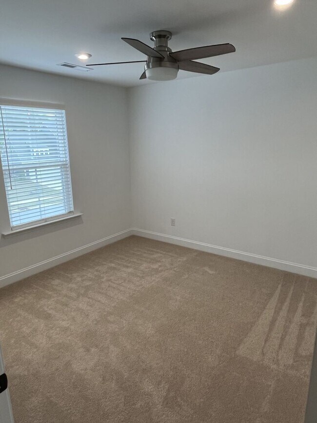 Building Photo - Spacious 5 Bed home in Stallings
