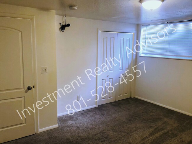 Building Photo - Two-Bedroom Apartment in Kaysville!