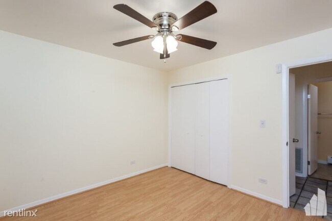 Building Photo - 1340 W Touhy Ave