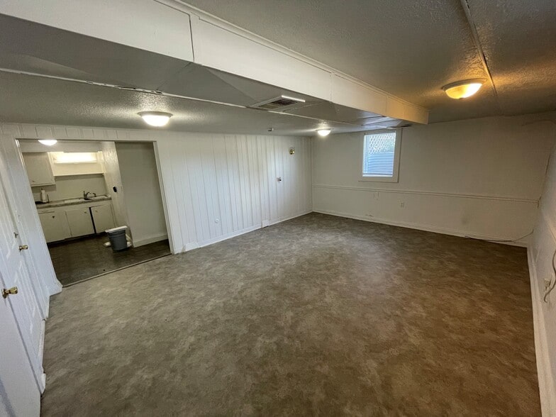 Building Photo - 1304 E North St